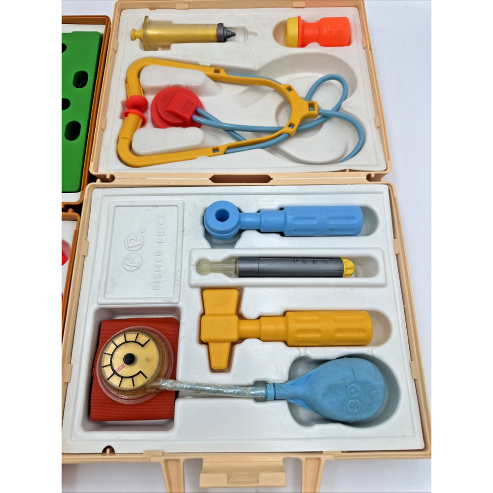Set Of 2 Vintage 1977 Fisher-Price Medical And Tool Kits - Picture 6 of 7